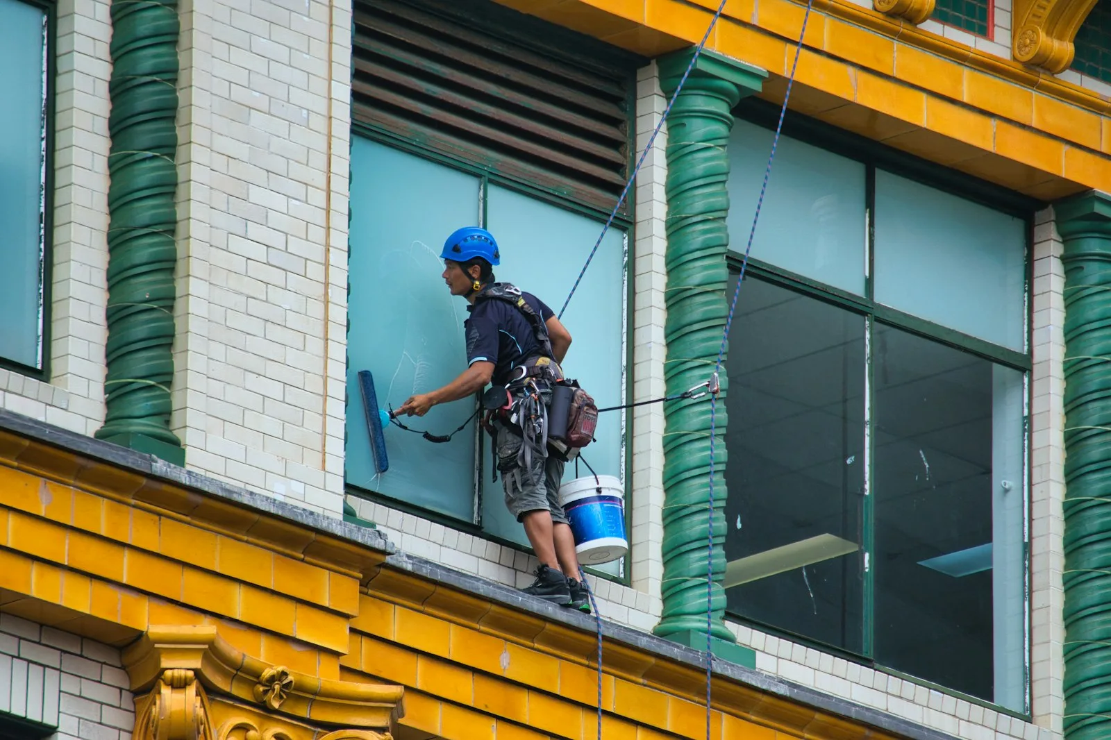 Mantenimiento de instalaciones / facility maintenance